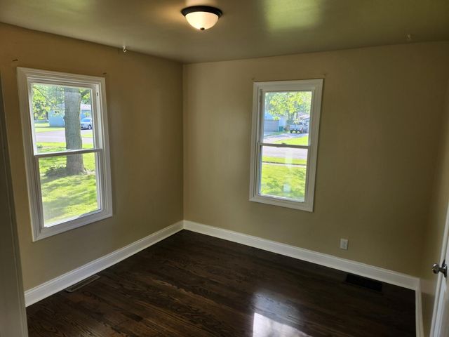1109 W 62nd Place, Merrillville, IN 46410