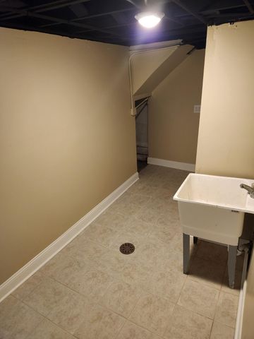 1109 W 62nd Place, Merrillville, IN 46410