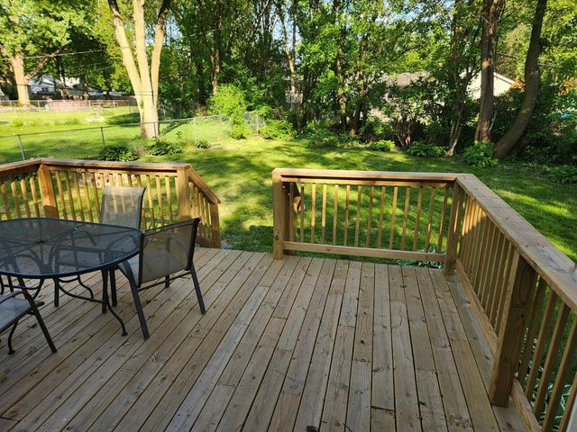 1109 W 62nd Place, Merrillville, IN 46410