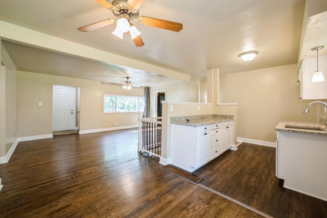1109 W 62nd Place, Merrillville, IN 46410