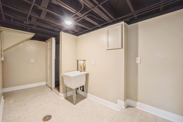 1109 W 62nd Place, Merrillville, IN 46410
