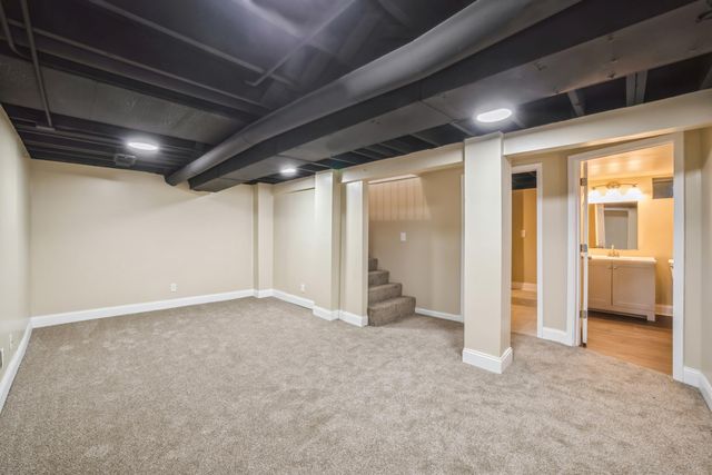 1109 W 62nd Place, Merrillville, IN 46410