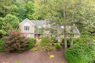 27 Oakridge, Farmington, CT 06085