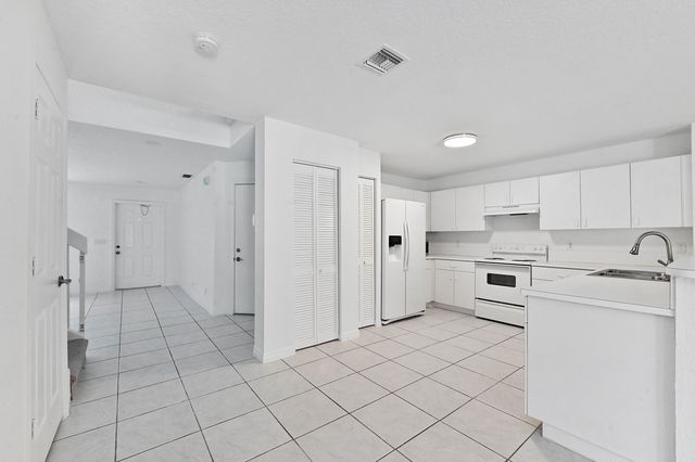 4268 Pine Hollow Circle, Greenacres, FL 33463