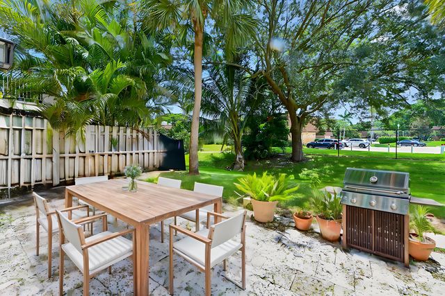 4268 Pine Hollow Circle, Greenacres, FL 33463