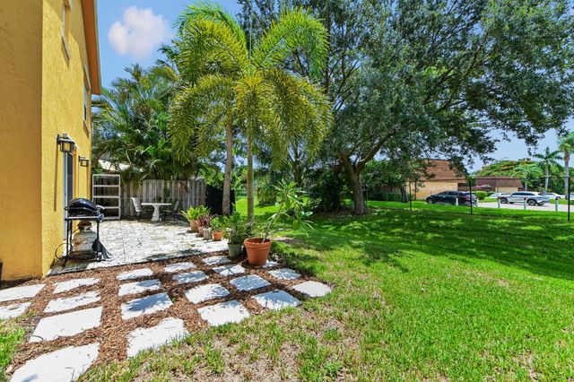 4268 Pine Hollow Circle, Greenacres, FL 33463