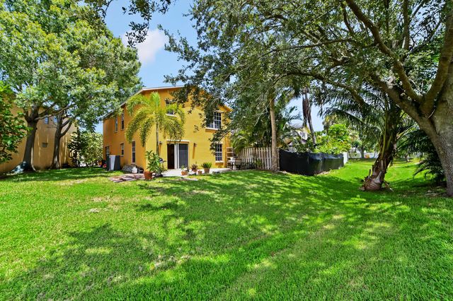 4268 Pine Hollow Circle, Greenacres, FL 33463