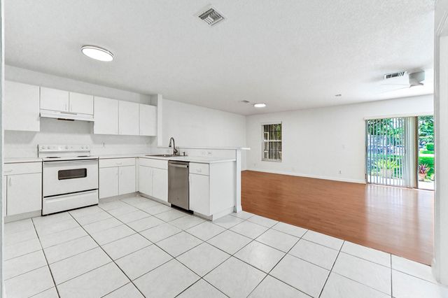 4268 Pine Hollow Circle, Greenacres, FL 33463