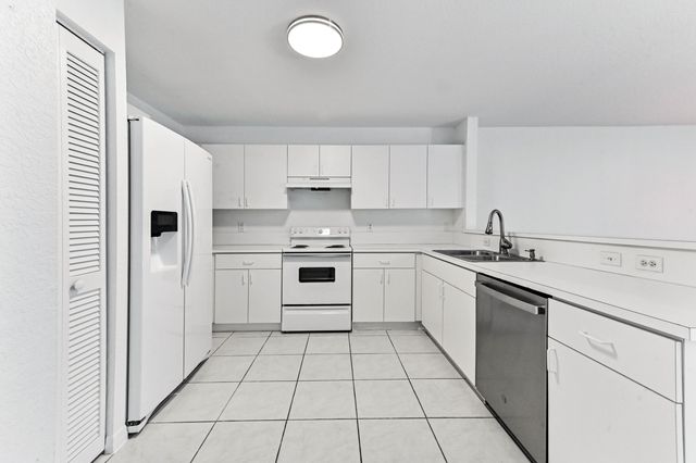 4268 Pine Hollow Circle, Greenacres, FL 33463