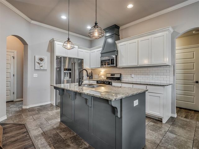 2817 Kathleens Crossing, Yukon, OK 73099