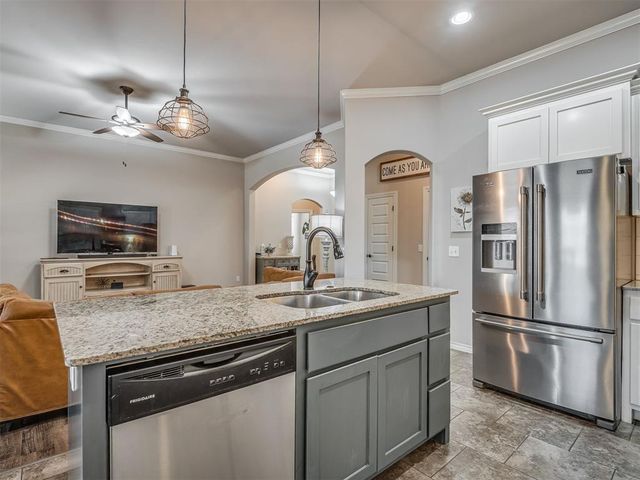 2817 Kathleens Crossing, Yukon, OK 73099