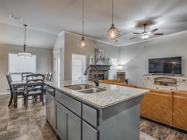 2817 Kathleens Crossing, Yukon, OK 73099