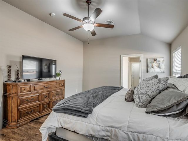 2817 Kathleens Crossing, Yukon, OK 73099