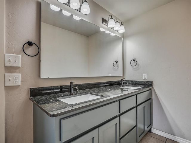 2817 Kathleens Crossing, Yukon, OK 73099