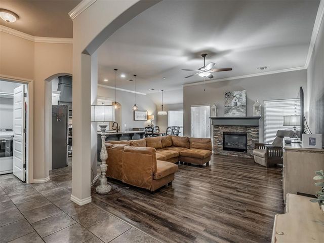 2817 Kathleens Crossing, Yukon, OK 73099