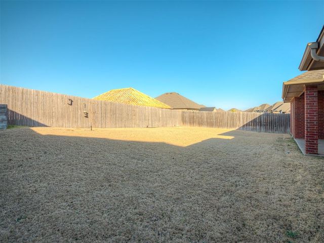 2817 Kathleens Crossing, Yukon, OK 73099