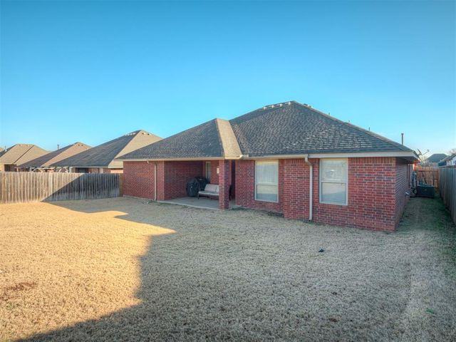 2817 Kathleens Crossing, Yukon, OK 73099