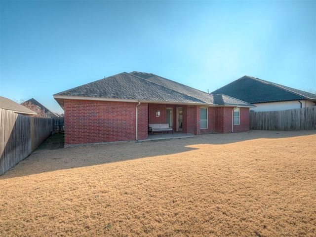 2817 Kathleens Crossing, Yukon, OK 73099