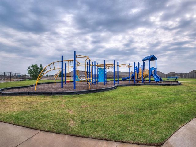 2817 Kathleens Crossing, Yukon, OK 73099