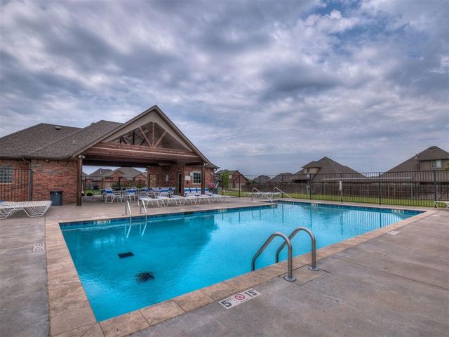 2817 Kathleens Crossing, Yukon, OK 73099