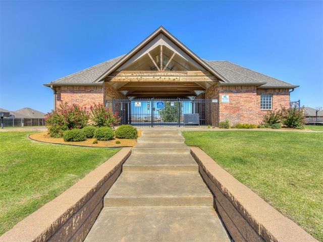 2817 Kathleens Crossing, Yukon, OK 73099