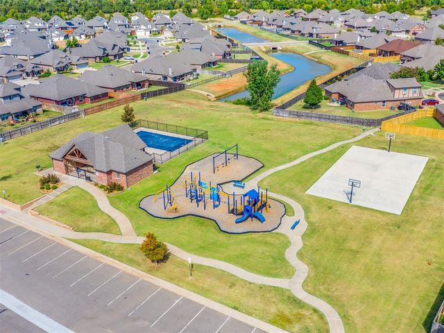 2817 Kathleens Crossing, Yukon, OK 73099