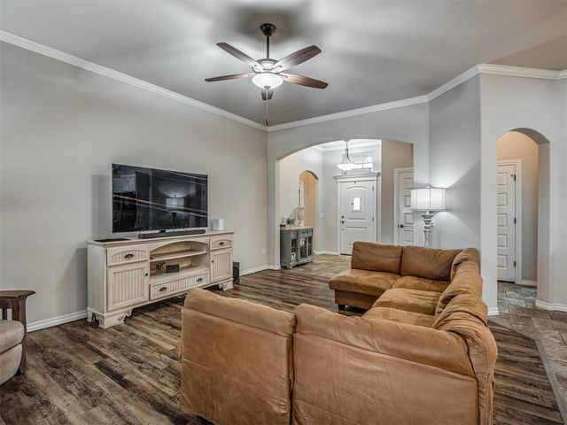 2817 Kathleens Crossing, Yukon, OK 73099