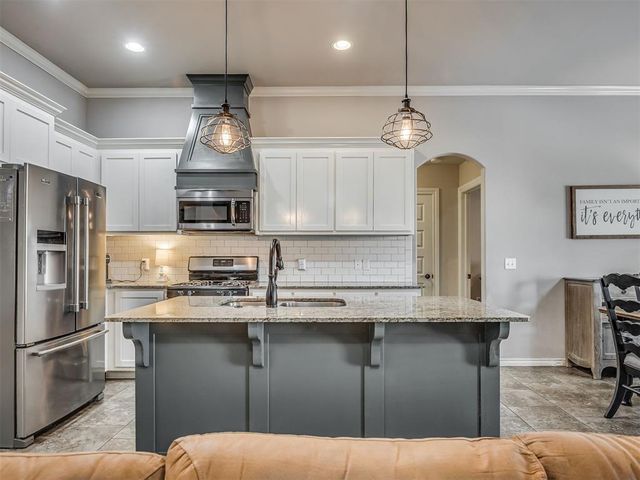 2817 Kathleens Crossing, Yukon, OK 73099