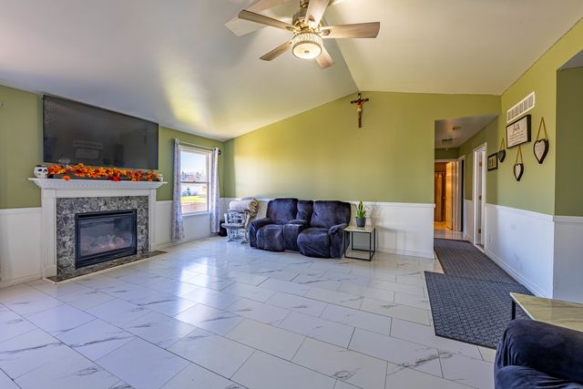 5132 Windrush Drive, Rockford, IL 61109