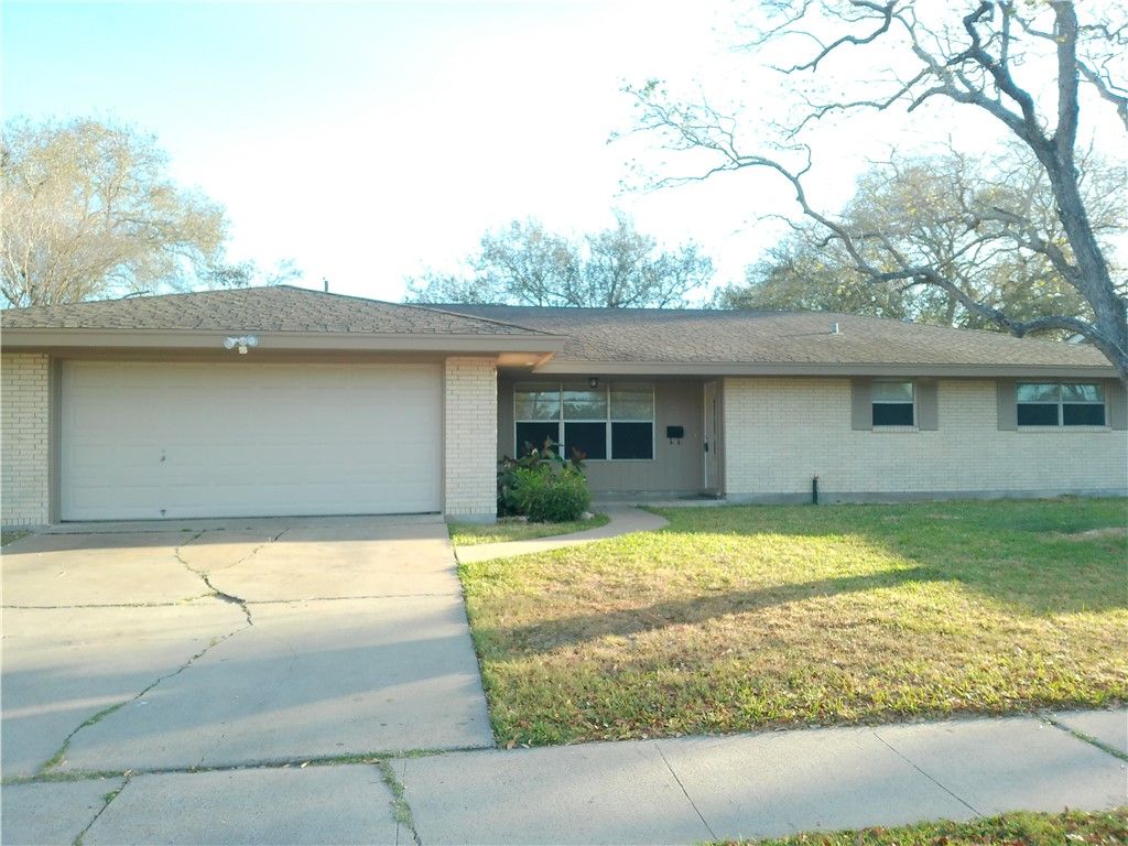 4610 Donegal Dr, Corpus Christi, TX 78413