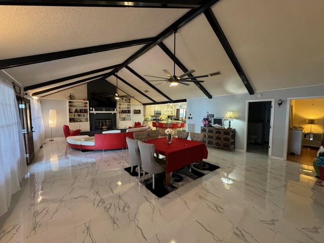 323 Mallard Point, Livingston, TX 77351