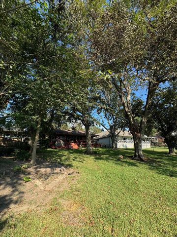 323 Mallard Point, Livingston, TX 77351