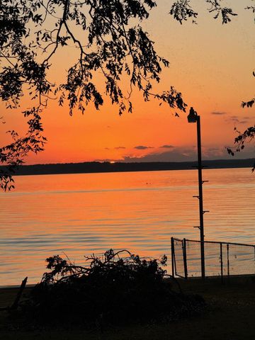 323 Mallard Point, Livingston, TX 77351