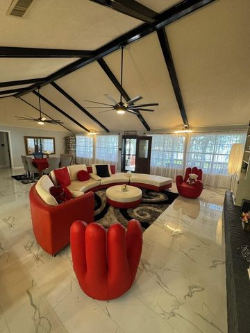 323 Mallard Point, Livingston, TX 77351