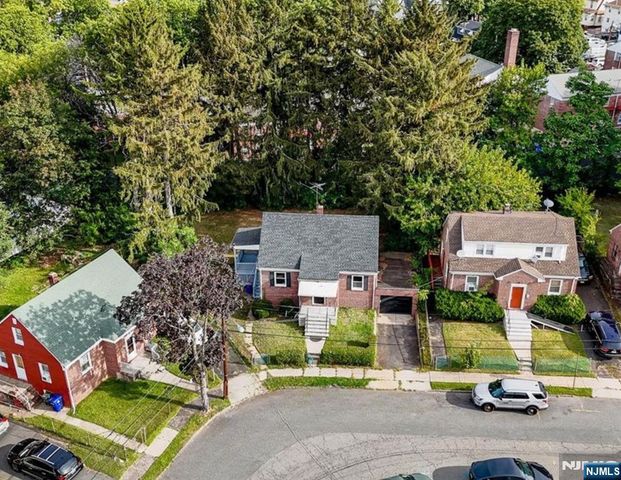 33 Dupont Place, Irvington, NJ 07111