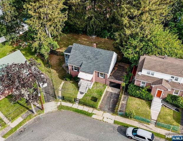 33 Dupont Place, Irvington, NJ 07111