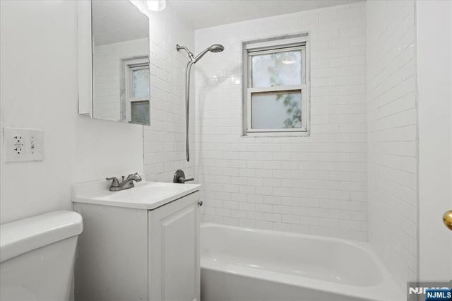 33 Dupont Place, Irvington, NJ 07111