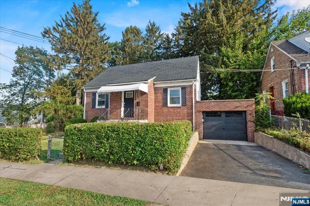 33 Dupont Place, Irvington, NJ 07111
