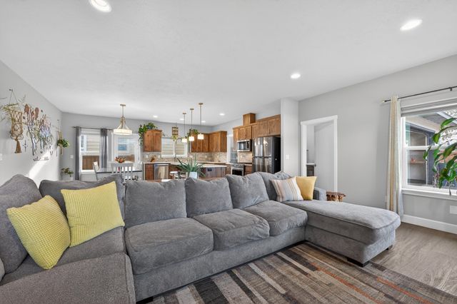 559 NW Rimrock Court, Redmond, OR 97756