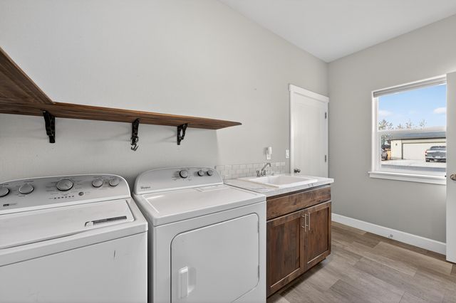 559 NW Rimrock Court, Redmond, OR 97756