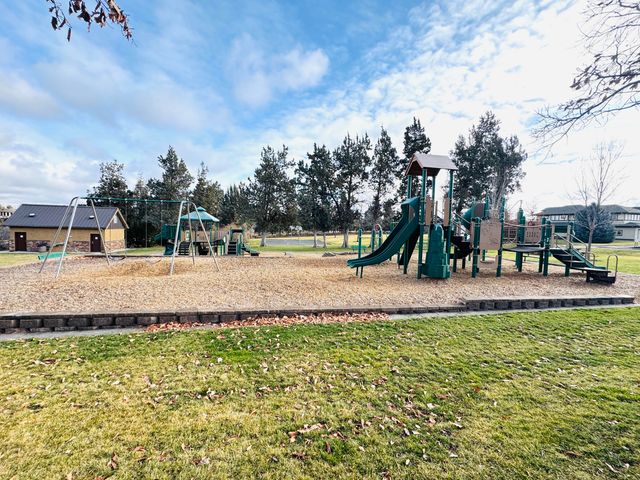 559 NW Rimrock Court, Redmond, OR 97756