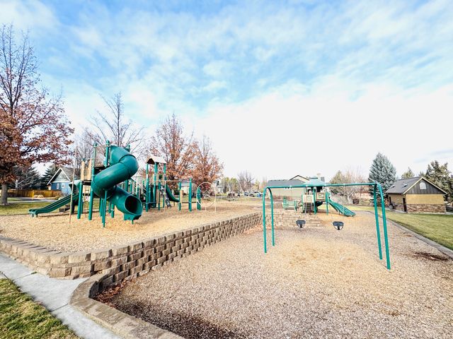 559 NW Rimrock Court, Redmond, OR 97756