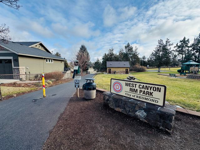 559 NW Rimrock Court, Redmond, OR 97756