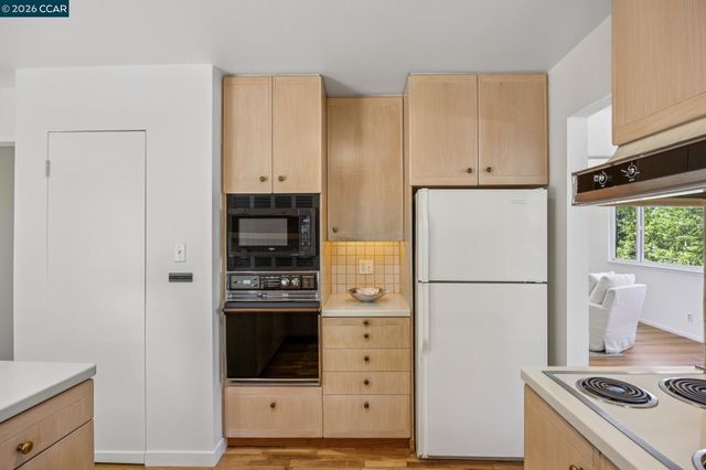 135 Canon Dr, Orinda, CA 94563