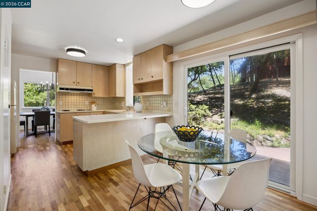 135 Canon Dr, Orinda, CA 94563