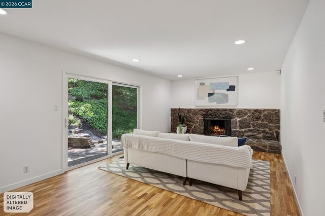 135 Canon Dr, Orinda, CA 94563