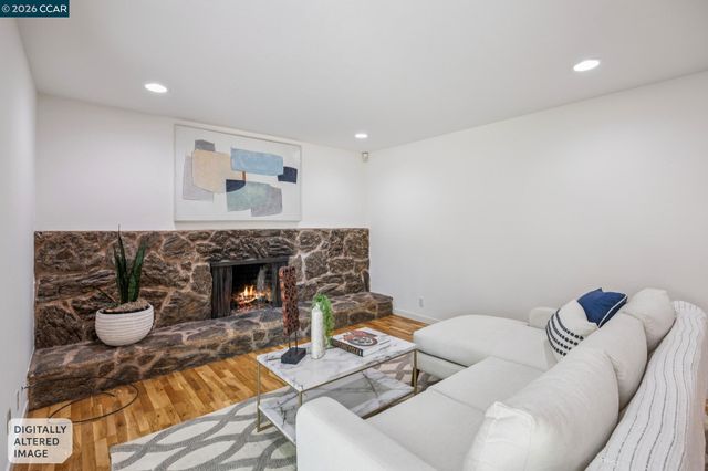135 Canon Dr, Orinda, CA 94563