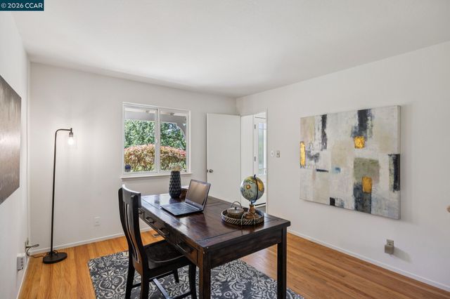 135 Canon Dr, Orinda, CA 94563