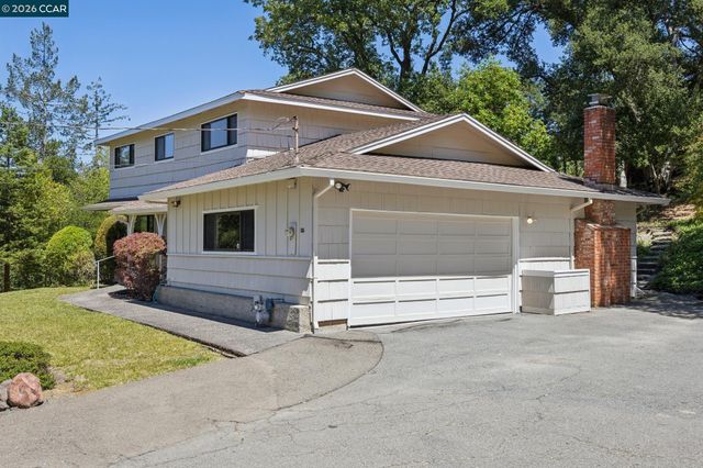 135 Canon Dr, Orinda, CA 94563