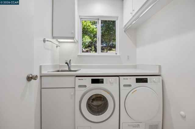 135 Canon Dr, Orinda, CA 94563